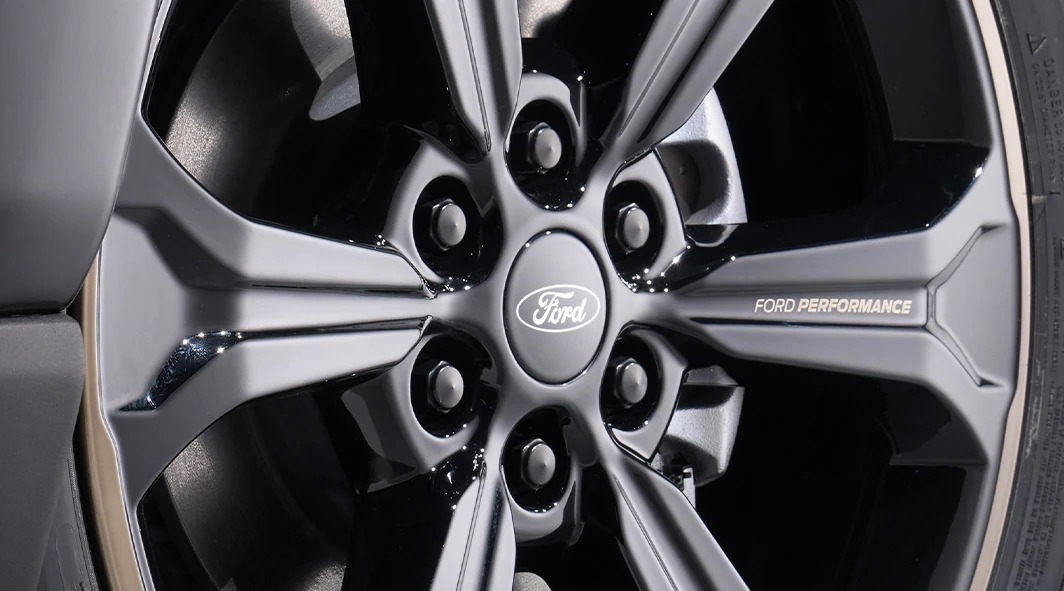 Black Lug Nut Kit