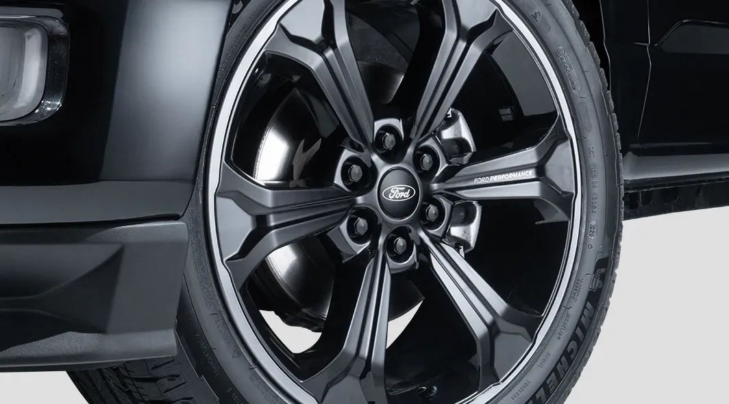 Black 22” x 9.5” Wheel Kit
